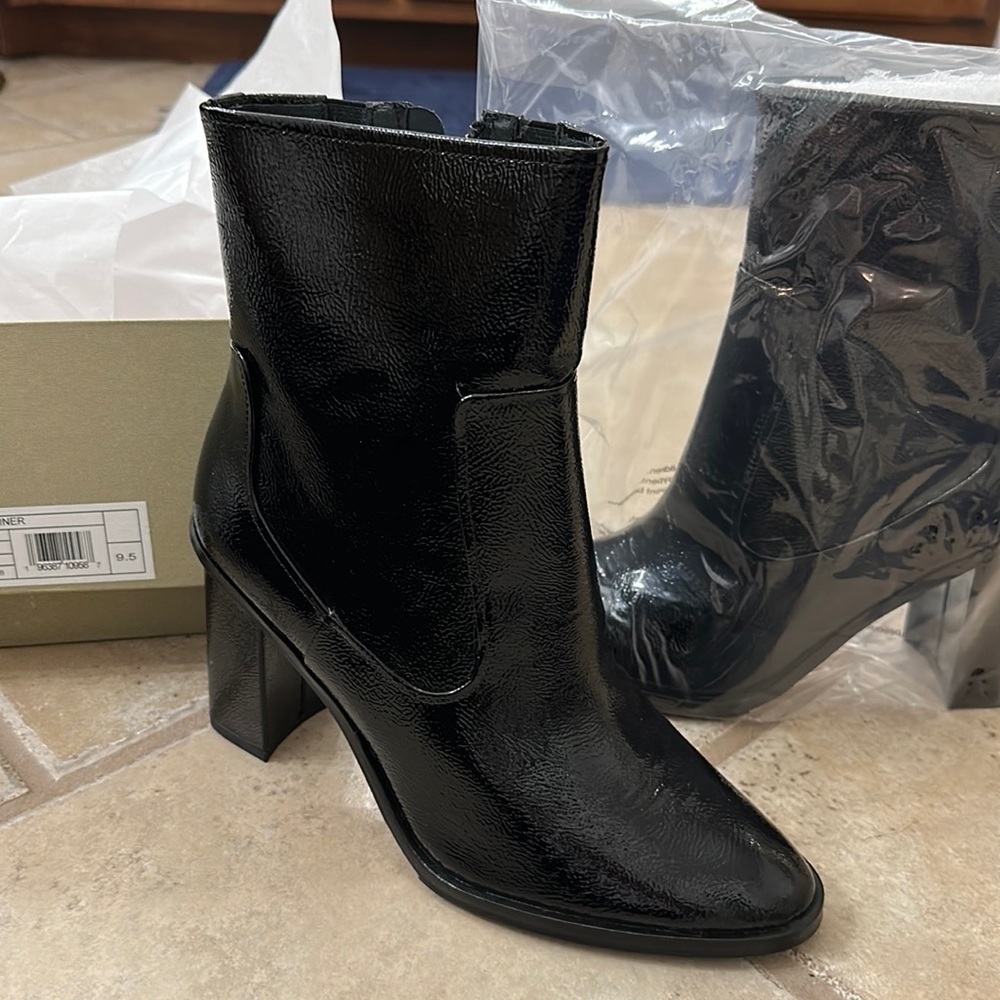 Donald Pliner Booties